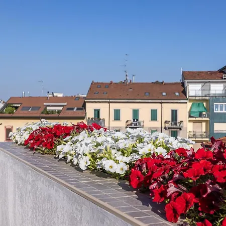 Lejlighed Deluxe Attic For 2, With Amazing Terrace And Poweful Wi-fi - Very Near The Metro, Position, Very Well Connected To Train Stations And Malpensa, Linate And Begramo Airports *