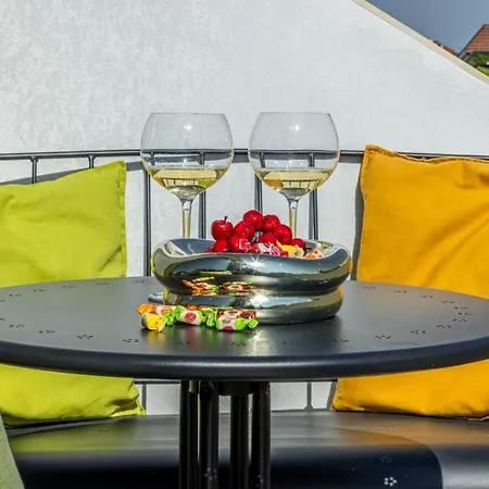 Deluxe Attic For 2, With Amazing Terrace And Poweful Wi-fi - Very Near The Metro, Position, Very Well Connected To Train Stations And Malpensa, Linate And Begramo Airports Milano
