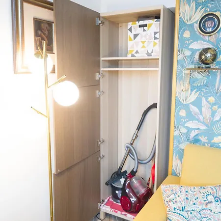 Lejlighed Deluxe Attic For 2, With Amazing Terrace And Poweful Wi-fi - Very Near The Metro, Position, Very Well Connected To Train Stations And Malpensa, Linate And Begramo Airports *