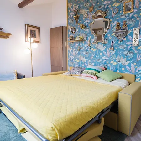 Deluxe Attic For 2, With Amazing Terrace And Poweful Wi-fi - Very Near The Metro, Position, Very Well Connected To Train Stations And Malpensa, Linate And Begramo Airports Lejlighed