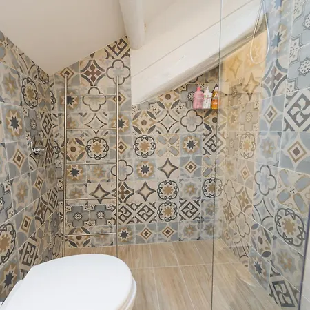 Lejlighed Deluxe Attic For 2, With Amazing Terrace And Poweful Wi-fi - Very Near The Metro, Position, Very Well Connected To Train Stations And Malpensa, Linate And Begramo Airports Milano