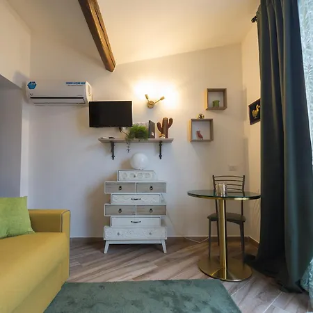 Deluxe Attic For 2, With Amazing Terrace And Poweful Wi-fi - Very Near The Metro, Position, Very Well Connected To Train Stations And Malpensa, Linate And Begramo Airports Lejlighed