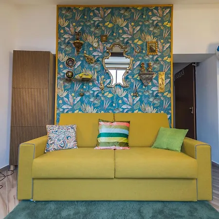Lejlighed Deluxe Attic For 2, With Amazing Terrace And Poweful Wi-fi - Very Near The Metro, Position, Very Well Connected To Train Stations And Malpensa, Linate And Begramo Airports