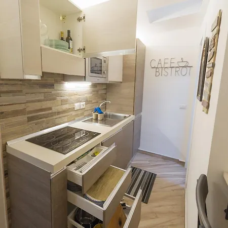 Lejlighed Deluxe Attic For 2, With Amazing Terrace And Poweful Wi-fi - Very Near The Metro, Position, Very Well Connected To Train Stations And Malpensa, Linate And Begramo Airports Milano