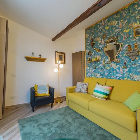 Deluxe Attic For 2, With Amazing Terrace And Poweful Wi-fi - Very Near The Metro, Position, Very Well Connected To Train Stations And Malpensa, Linate And Begramo Airports Milano
