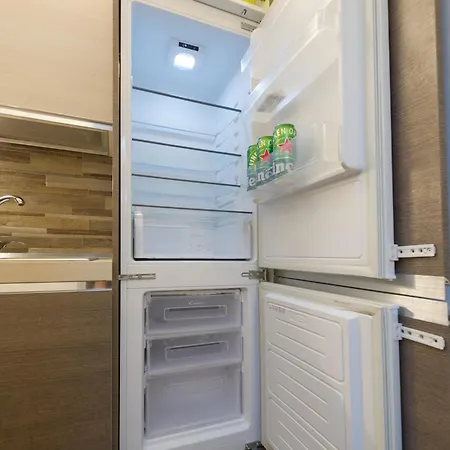 Lejlighed Deluxe Attic For 2, With Amazing Terrace And Poweful Wi-fi - Very Near The Metro, Position, Very Well Connected To Train Stations And Malpensa, Linate And Begramo Airports Milano